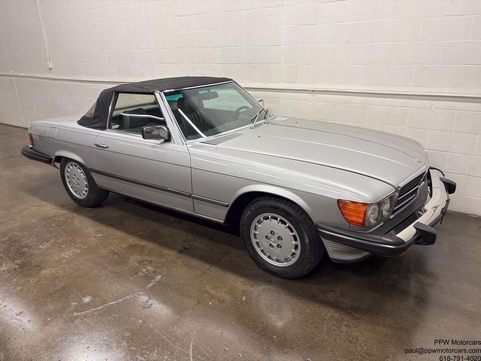 Mercedes-Benz-SL-Class-1980-Convertivle-35
