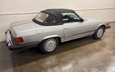 Mercedes-Benz-SL-Class-1980-Convertivle-36
