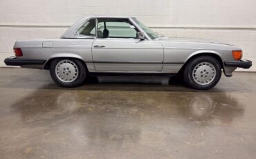 Mercedes-Benz-SL-Class-1980-Convertivle-37