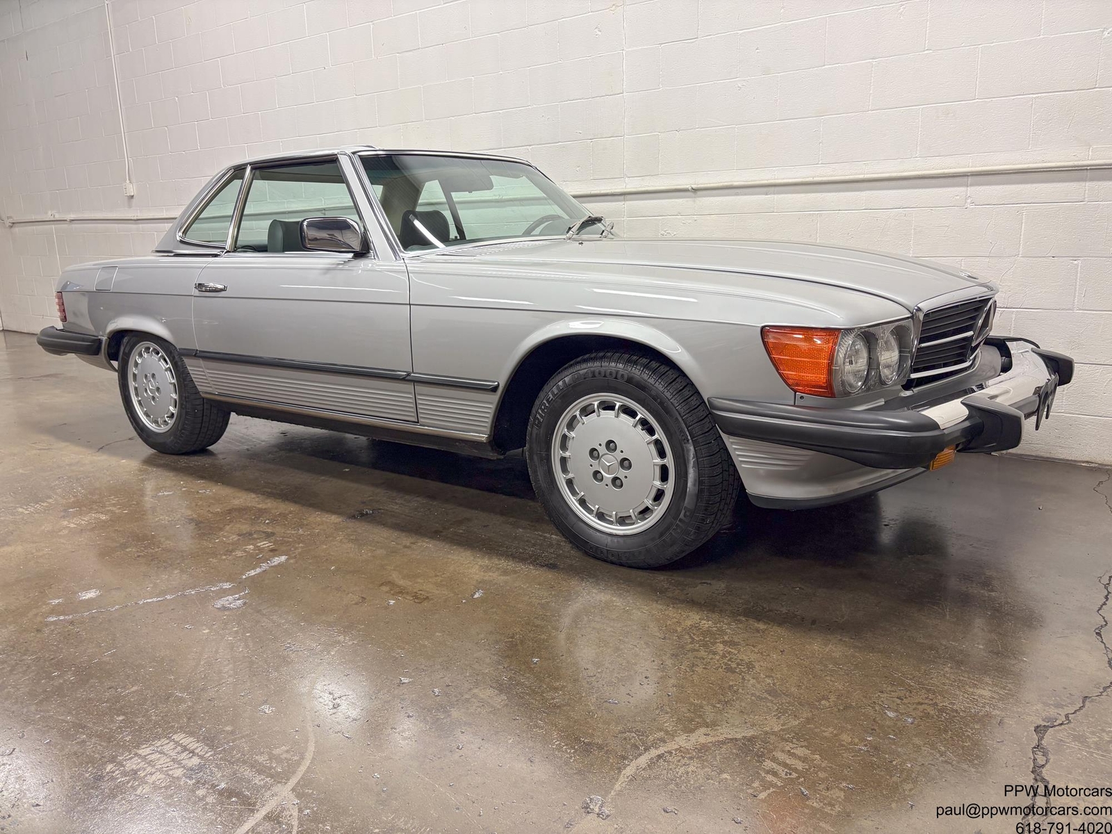Mercedes-Benz-SL-Class-1980-Convertivle-38