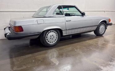 Mercedes-Benz-SL-Class-1980-Convertivle-39