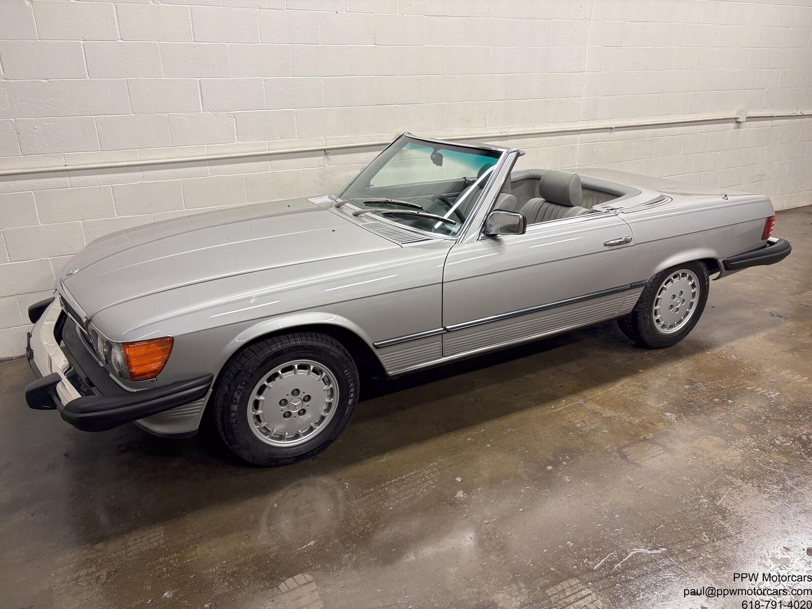 Mercedes-Benz-SL-Class-1980-Convertivle-4