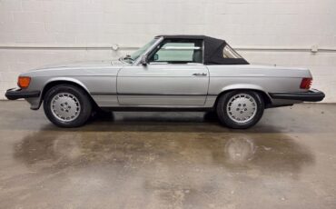 Mercedes-Benz-SL-Class-1980-Convertivle-6