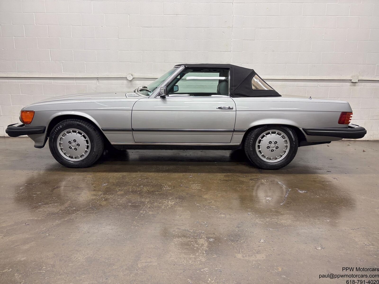 Mercedes-Benz-SL-Class-1980-Convertivle-6