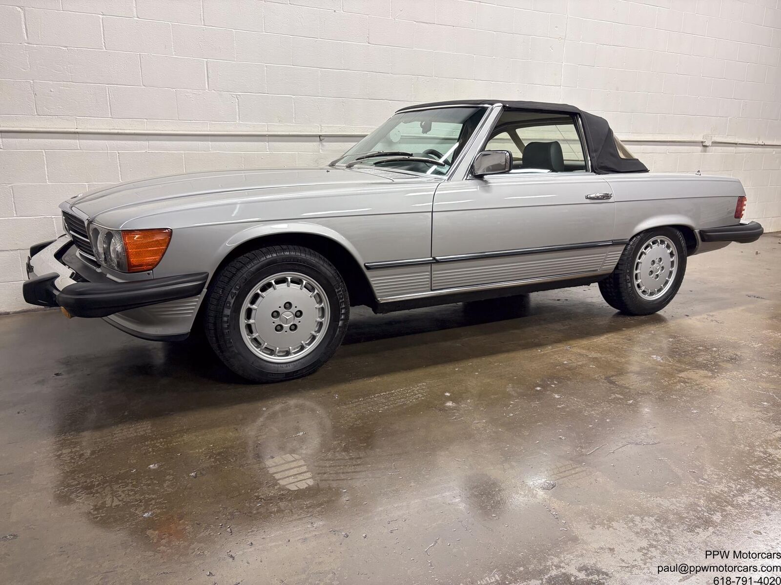 Mercedes-Benz-SL-Class-1980-Convertivle-7