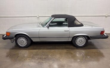 Mercedes-Benz-SL-Class-1980-Convertivle-9