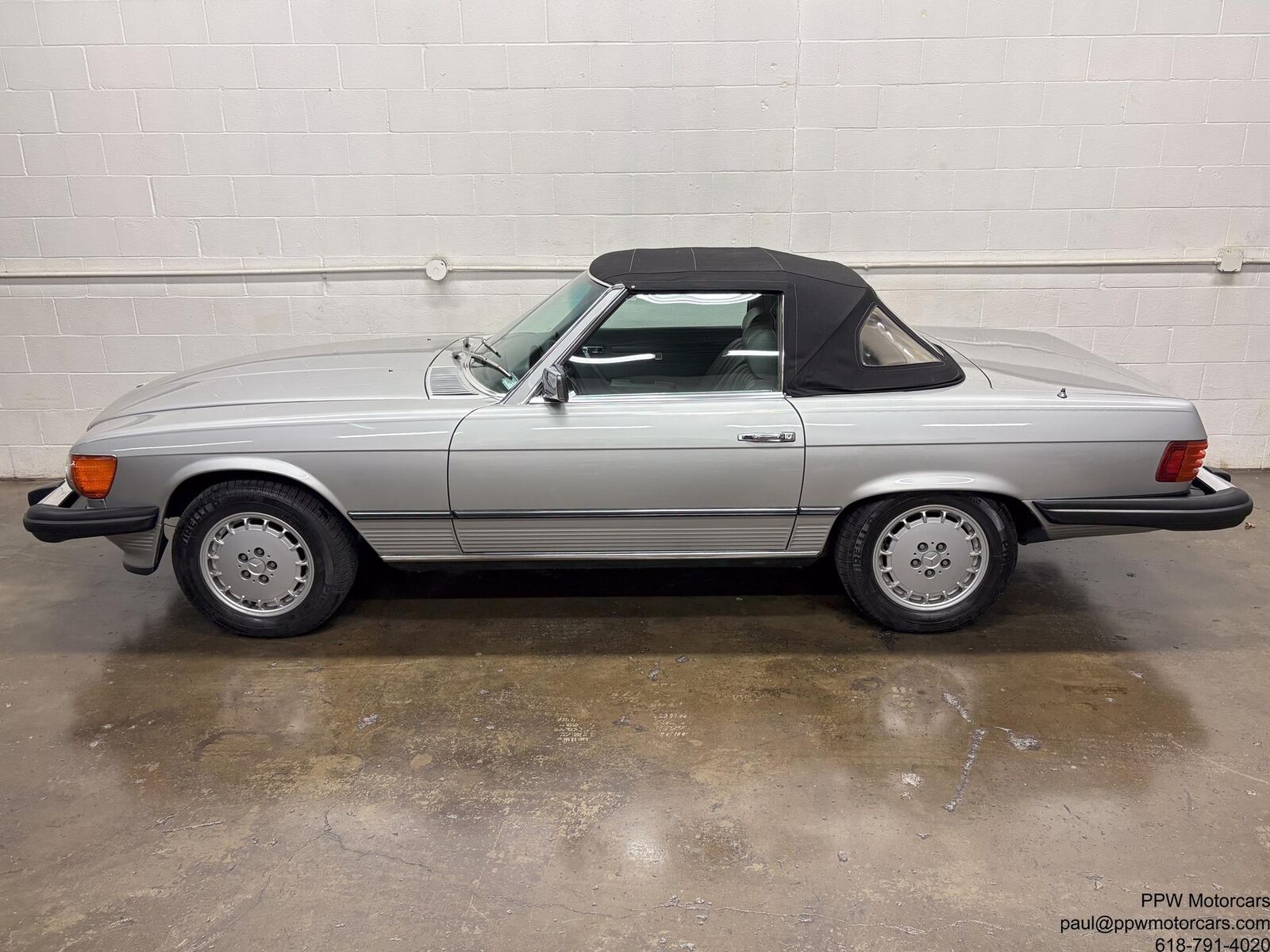 Mercedes-Benz-SL-Class-1980-Convertivle-9