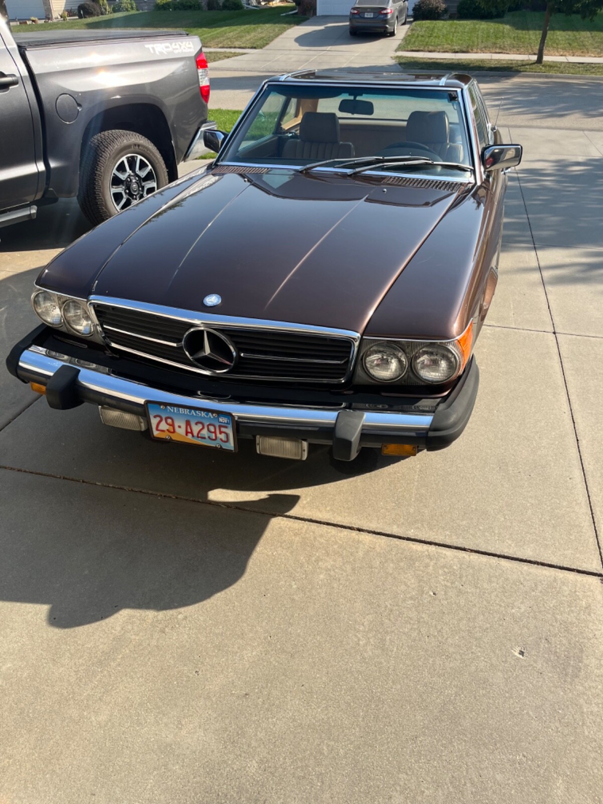 Mercedes-Benz-SL-Class-1981-Convertible-2