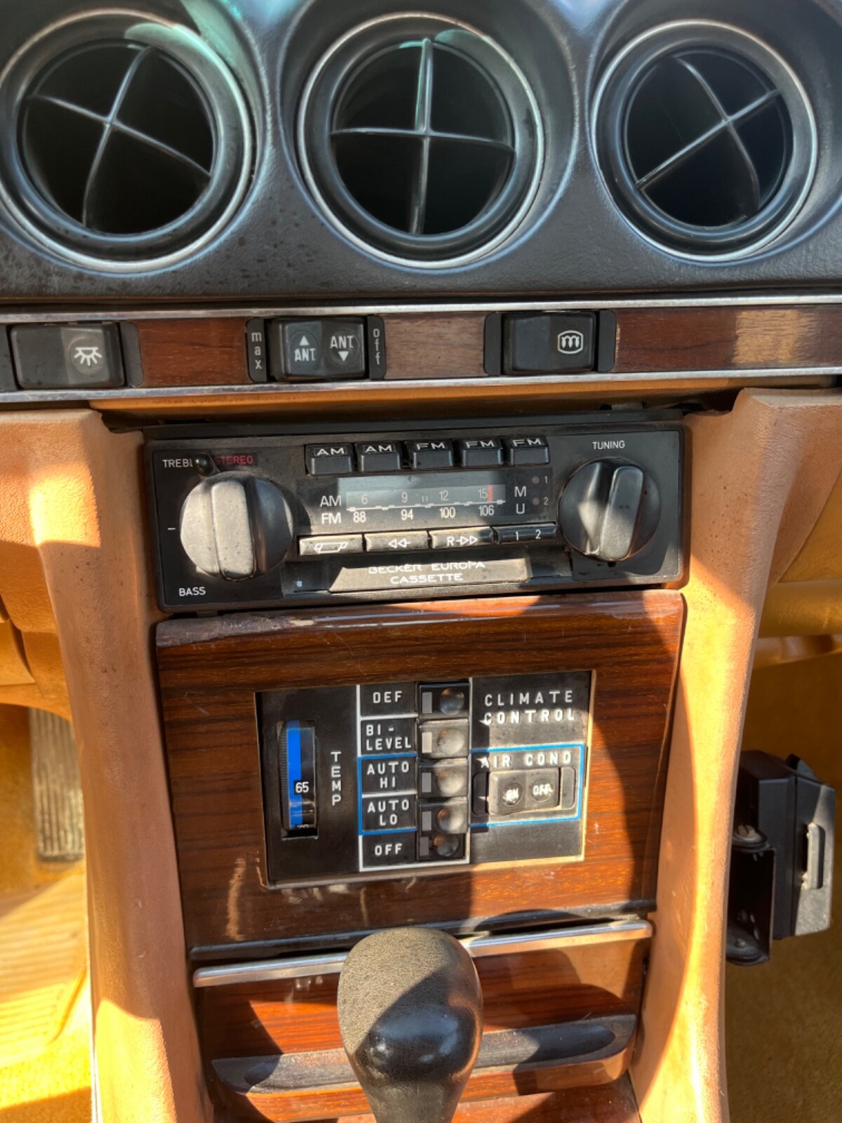 Mercedes-Benz-SL-Class-1981-Convertible-5