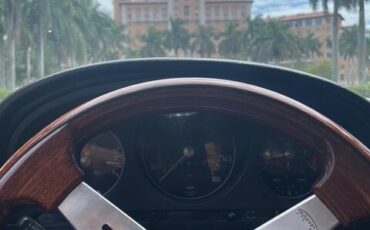 Mercedes-Benz-SL-Class-1983-Convertible-1