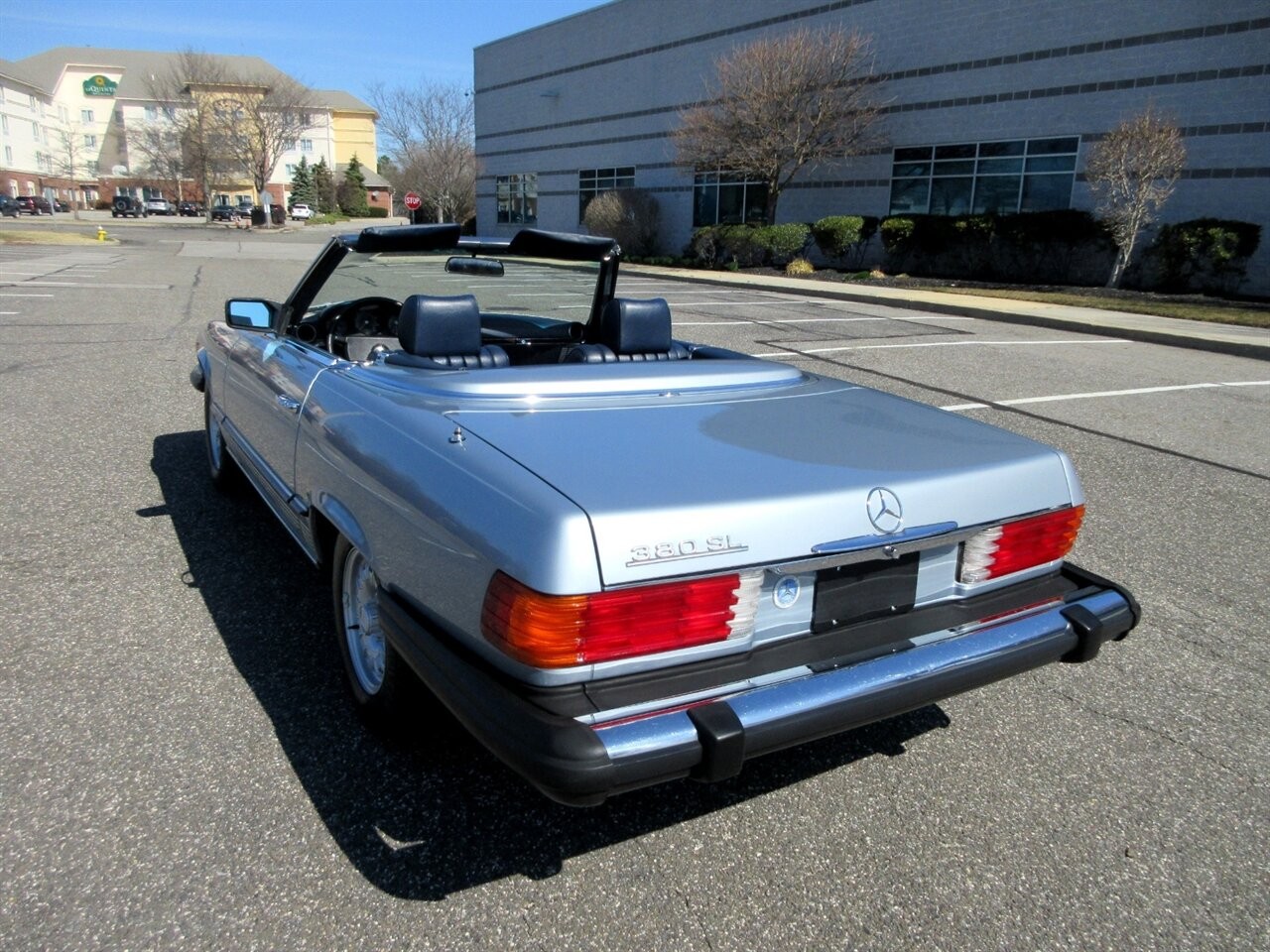Mercedes-Benz-SL-Class-1983-Convertible-2