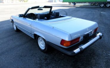 Mercedes-Benz-SL-Class-1983-Convertible-21