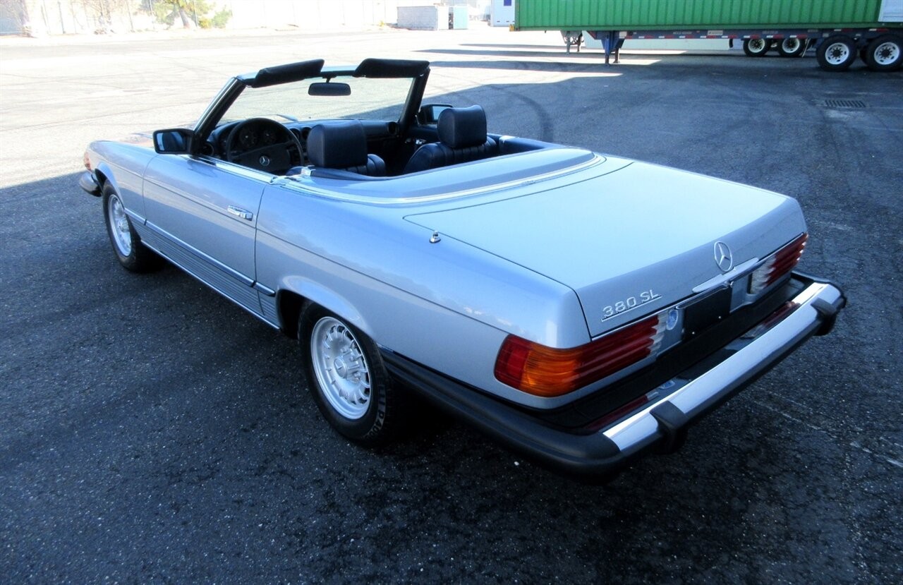 Mercedes-Benz-SL-Class-1983-Convertible-21