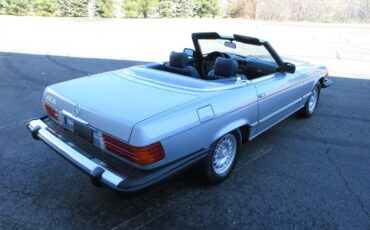 Mercedes-Benz-SL-Class-1983-Convertible-22