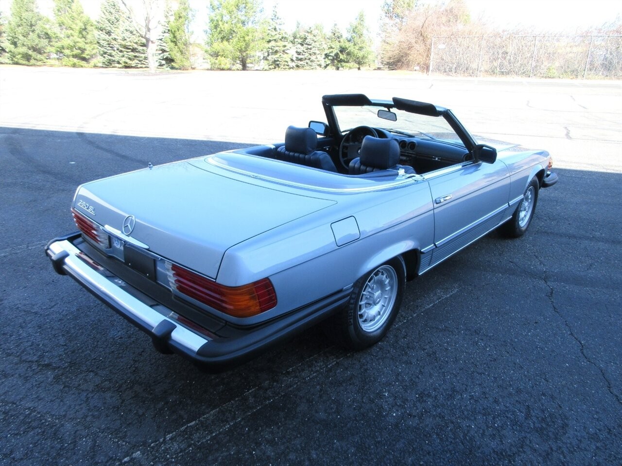 Mercedes-Benz-SL-Class-1983-Convertible-22