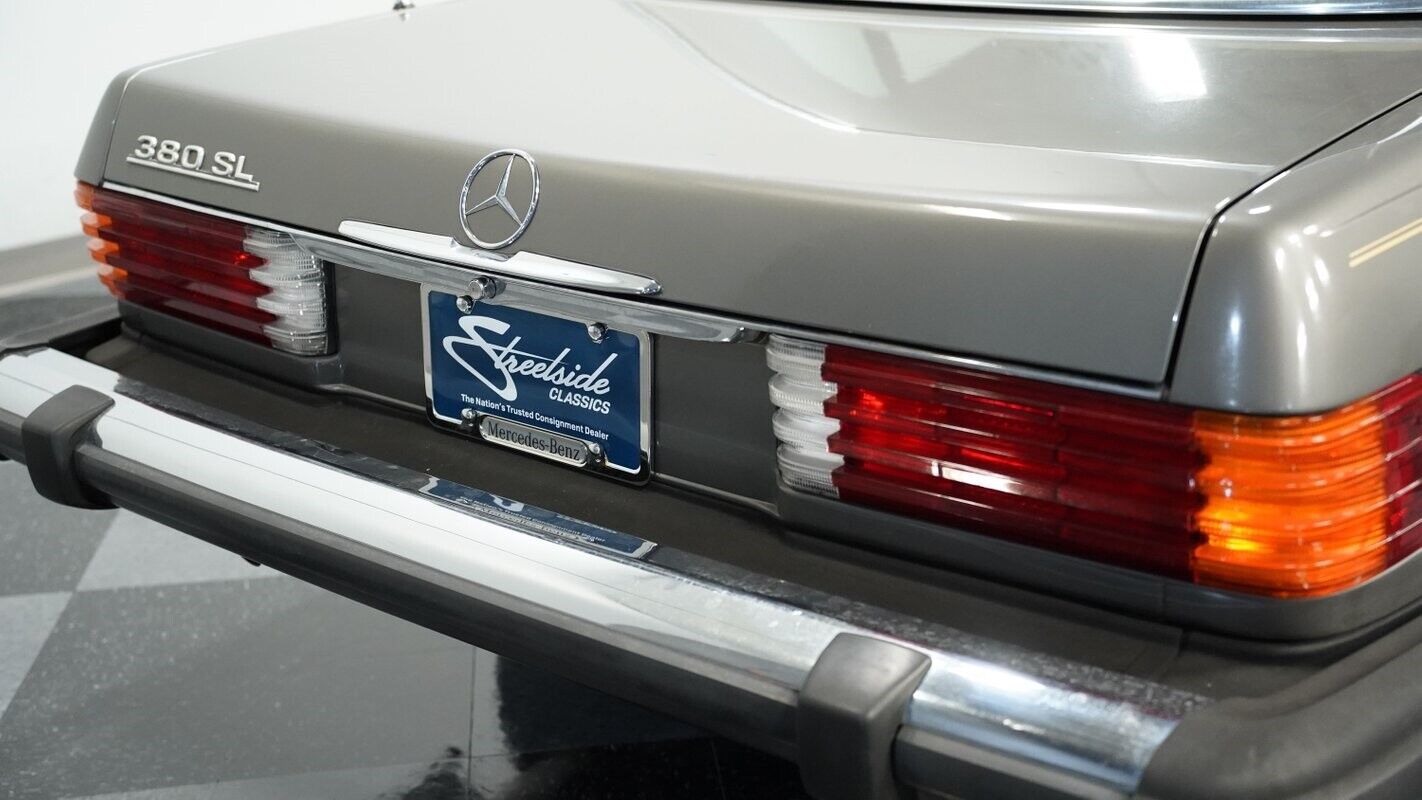 Mercedes-Benz-SL-Class-1983-Convertible-23
