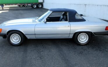 Mercedes-Benz-SL-Class-1983-Convertible-23