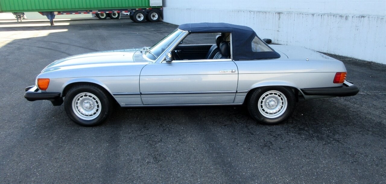 Mercedes-Benz-SL-Class-1983-Convertible-23