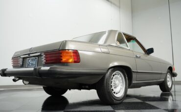 Mercedes-Benz-SL-Class-1983-Convertible-24
