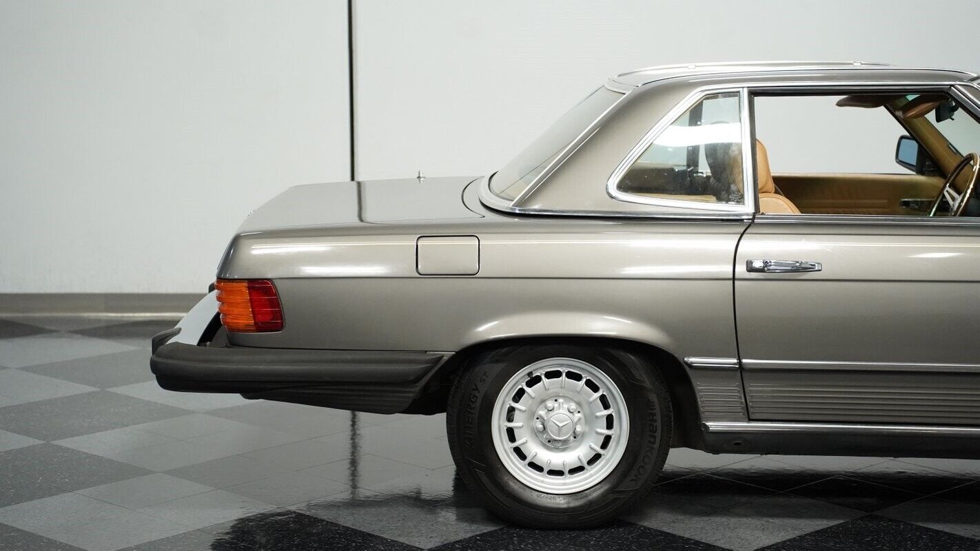 Mercedes-Benz-SL-Class-1983-Convertible-26