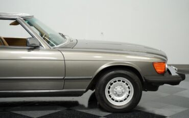 Mercedes-Benz-SL-Class-1983-Convertible-27