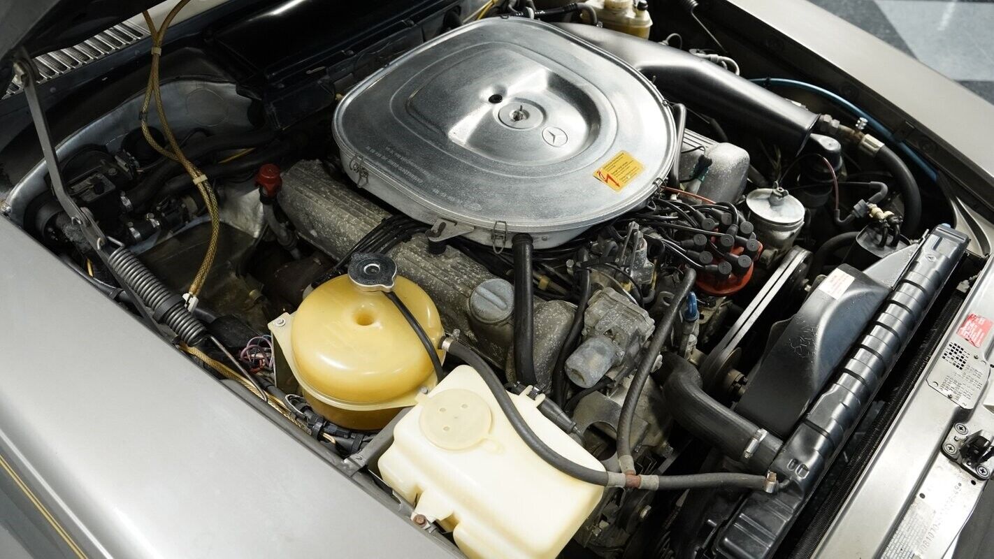 Mercedes-Benz-SL-Class-1983-Convertible-29