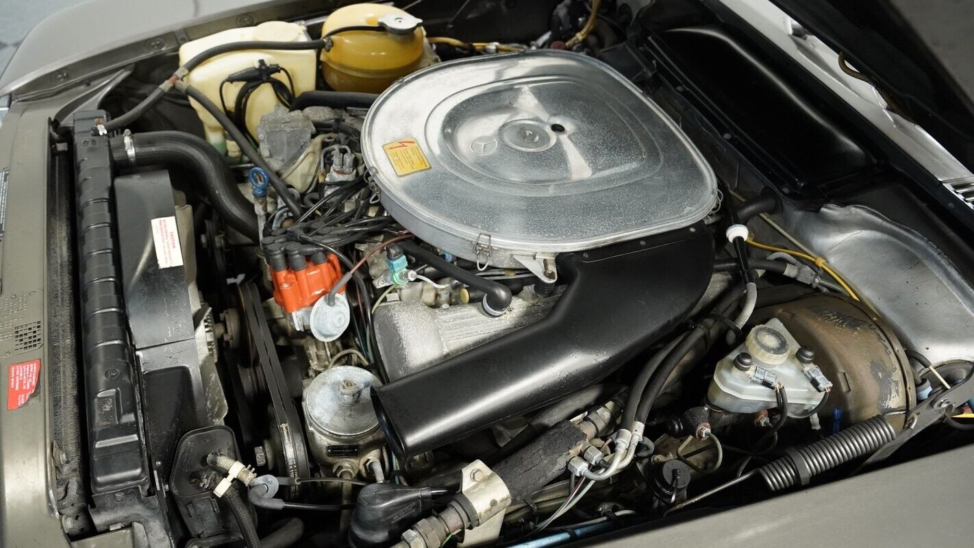 Mercedes-Benz-SL-Class-1983-Convertible-31