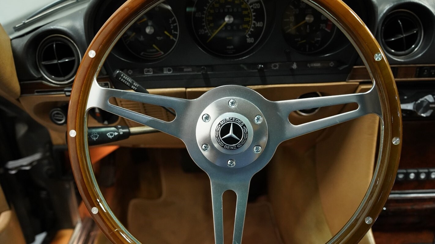 Mercedes-Benz-SL-Class-1983-Convertible-35