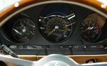Mercedes-Benz-SL-Class-1983-Convertible-36