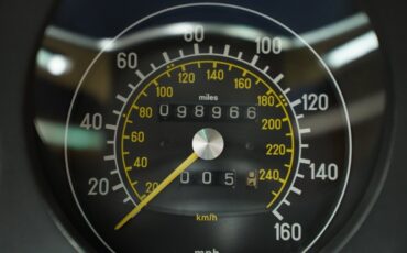 Mercedes-Benz-SL-Class-1983-Convertible-37