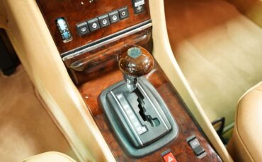 Mercedes-Benz-SL-Class-1983-Convertible-39