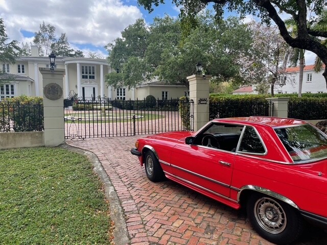 Mercedes-Benz-SL-Class-1983-Convertible-4