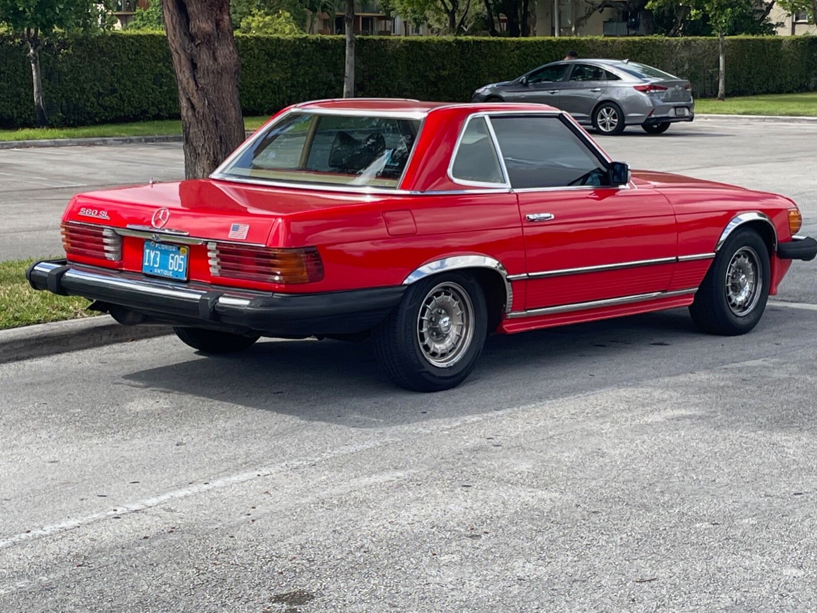 Mercedes-Benz-SL-Class-1983-Convertible-5