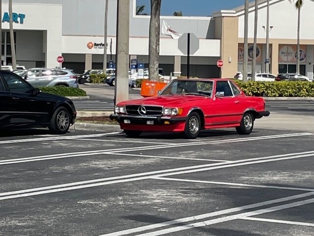 Mercedes-Benz-SL-Class-1983-Convertible-6