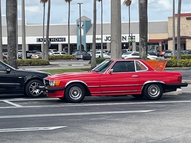 Mercedes-Benz-SL-Class-1983-Convertible-7