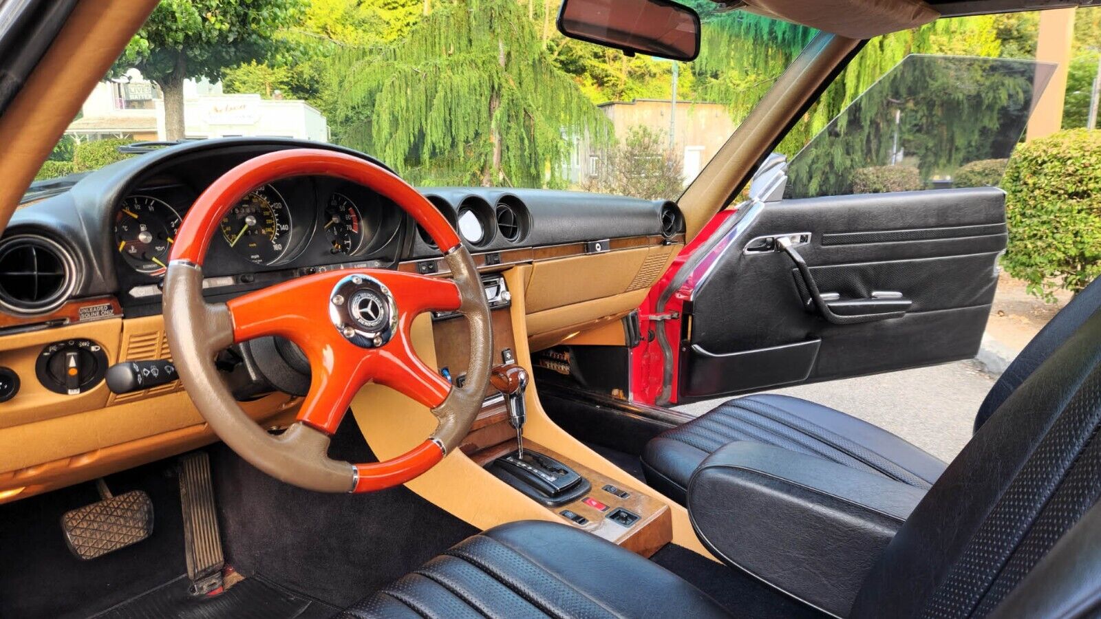 Mercedes-Benz-SL-Class-1984-Convertible-10