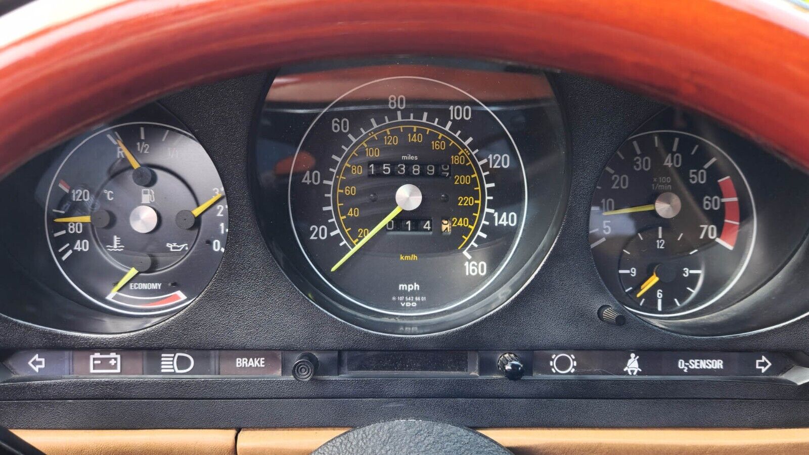 Mercedes-Benz-SL-Class-1984-Convertible-11