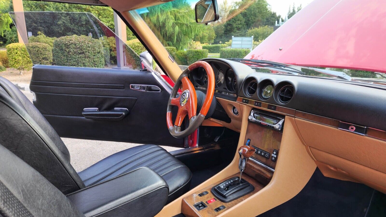 Mercedes-Benz-SL-Class-1984-Convertible-14