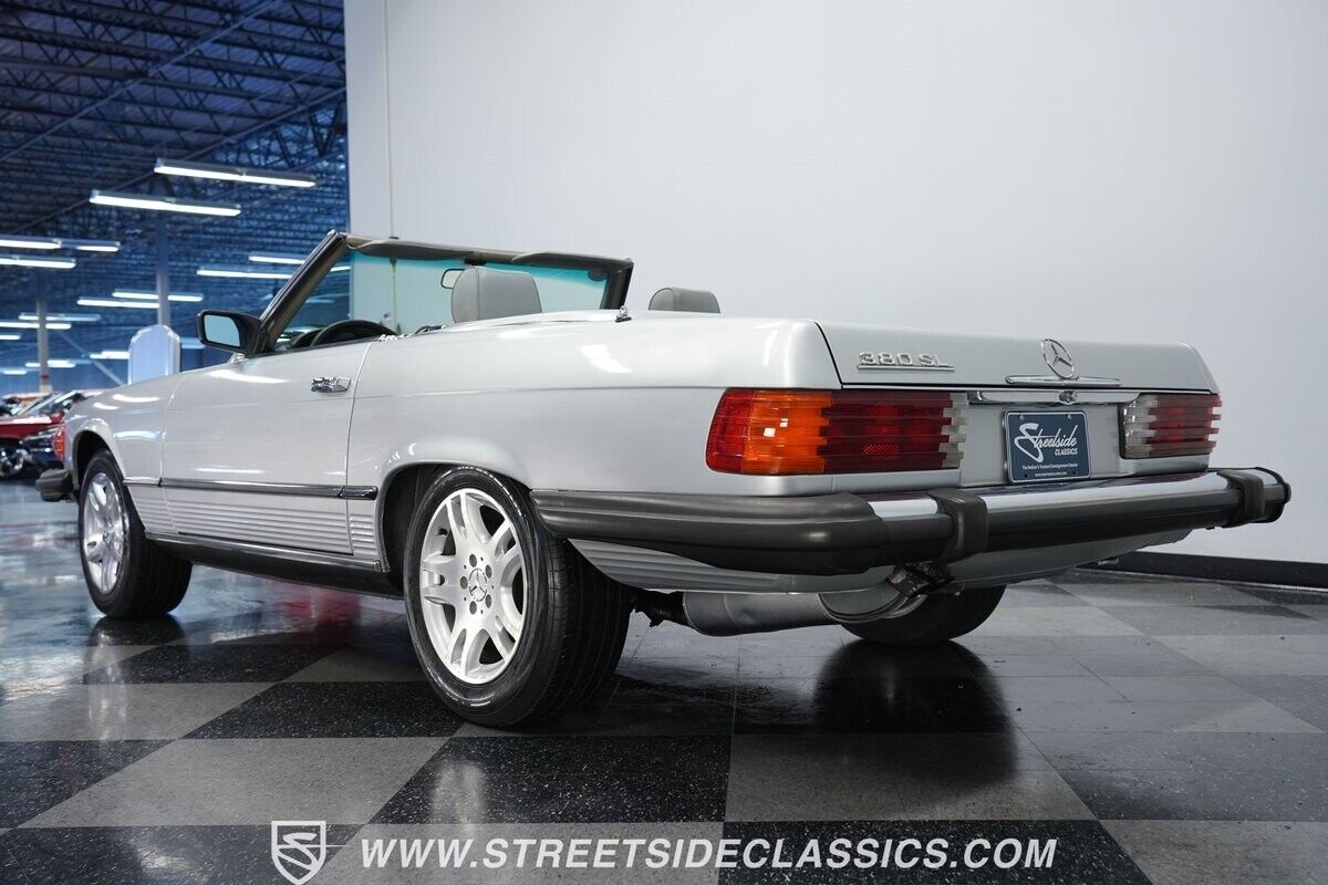 Mercedes-Benz-SL-Class-1984-Convertible-23