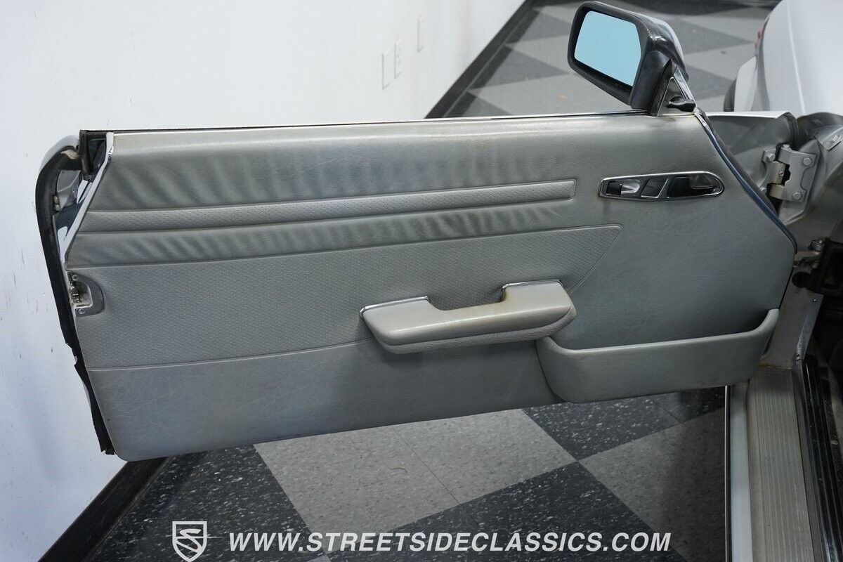 Mercedes-Benz-SL-Class-1984-Convertible-34