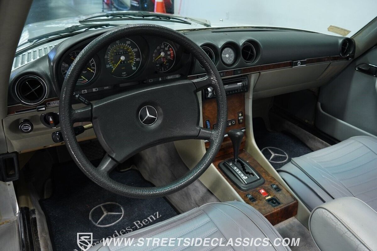 Mercedes-Benz-SL-Class-1984-Convertible-35