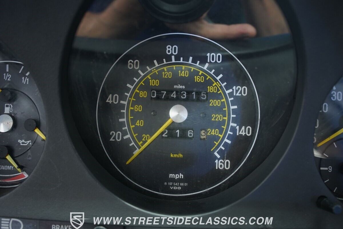 Mercedes-Benz-SL-Class-1984-Convertible-37