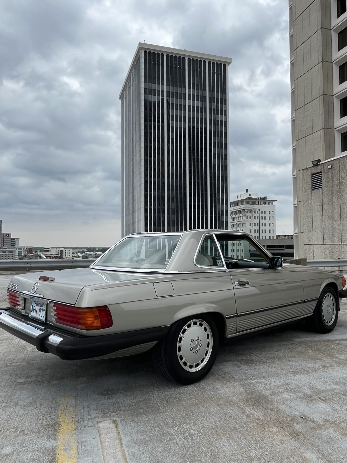 Mercedes-Benz-SL-Class-1989-Convertible-11