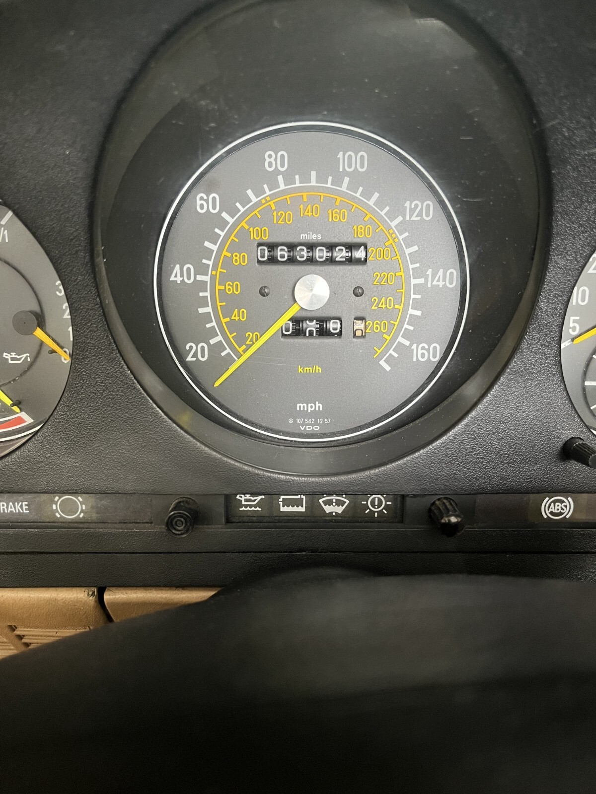 Mercedes-Benz-SL-Class-1989-Convertible-15