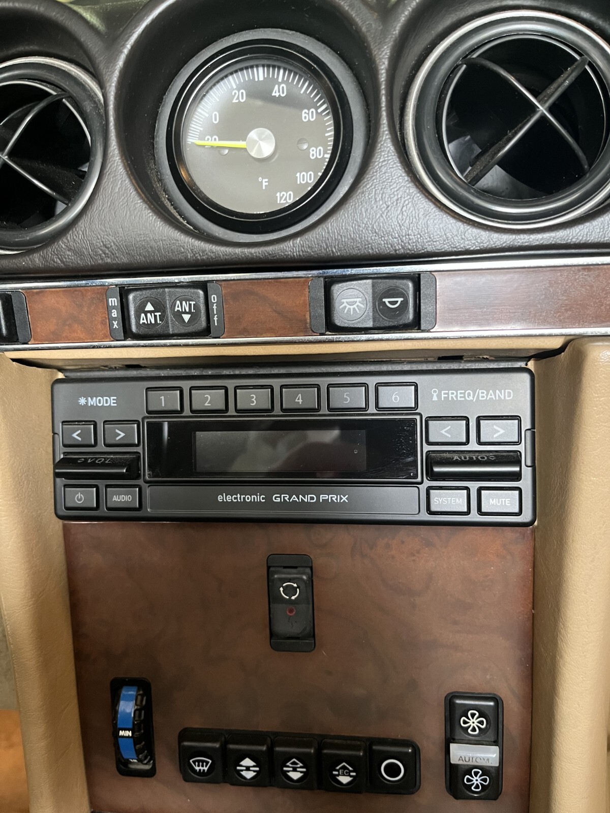 Mercedes-Benz-SL-Class-1989-Convertible-16
