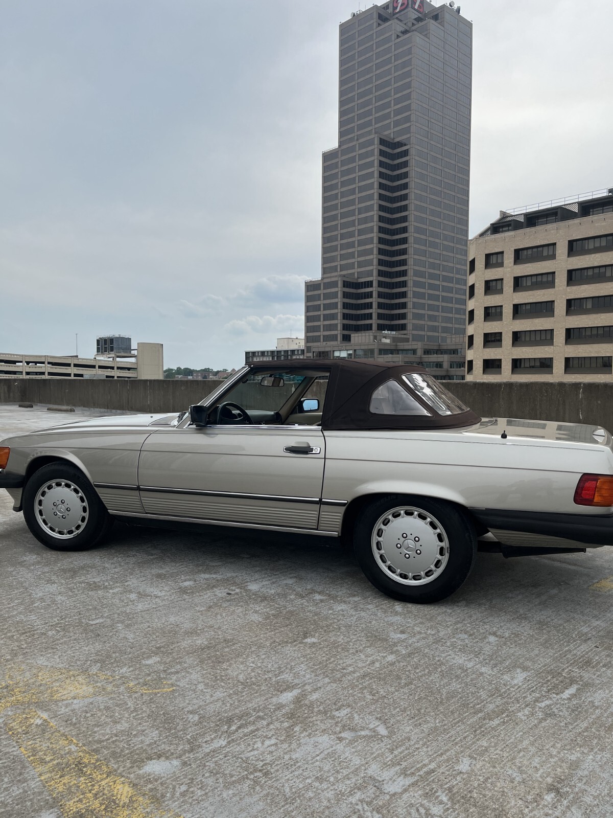 Mercedes-Benz-SL-Class-1989-Convertible-25