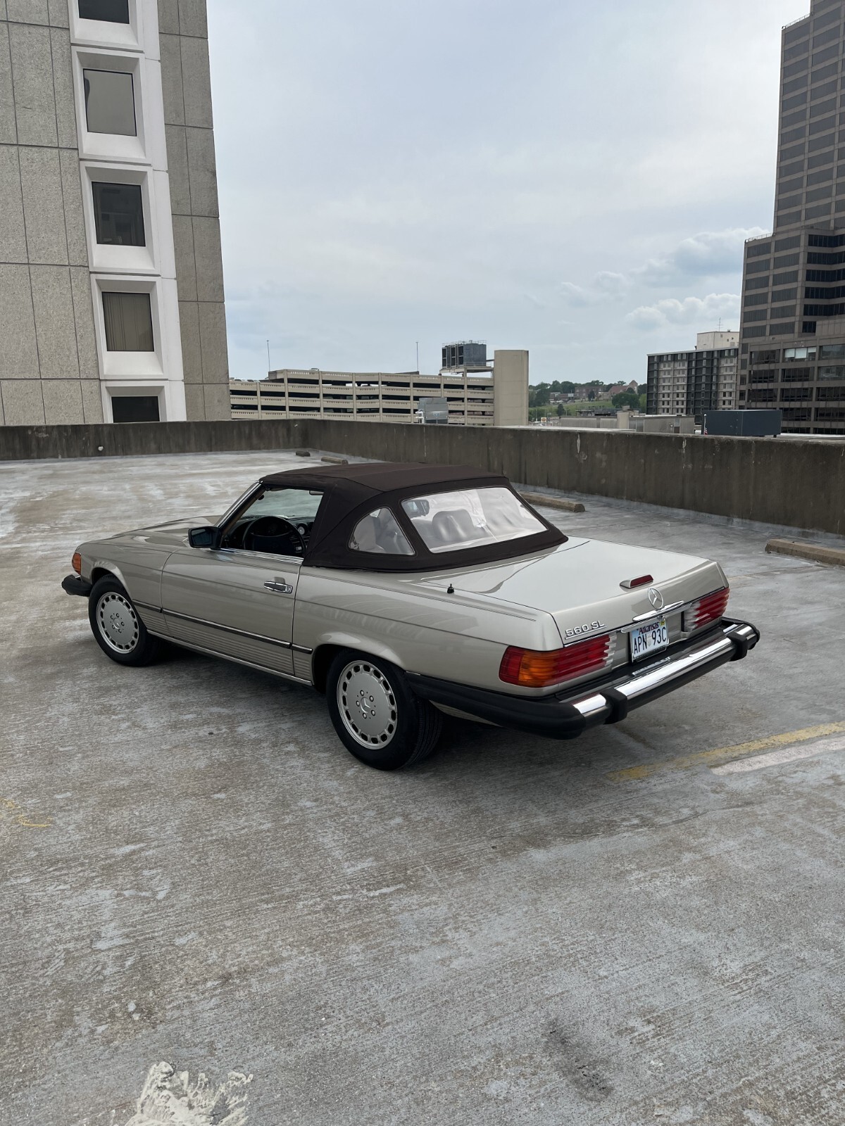 Mercedes-Benz-SL-Class-1989-Convertible-26