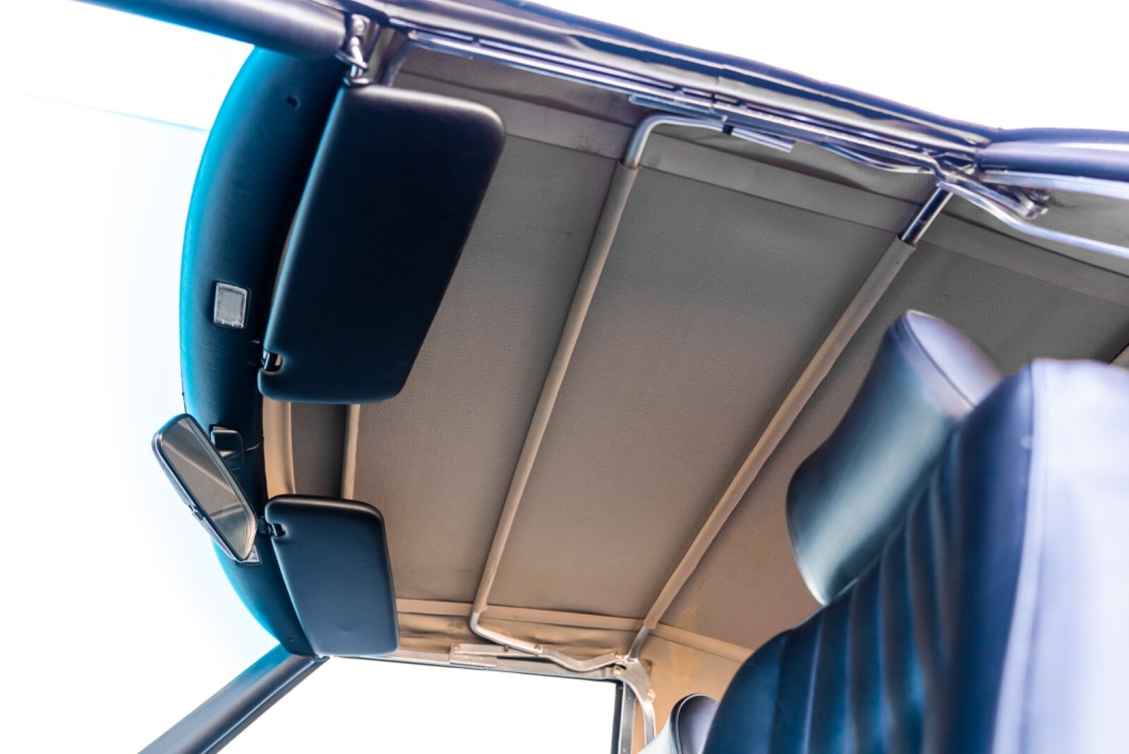 Mercedes-Benz-SL-Class-1989-Coupe-11