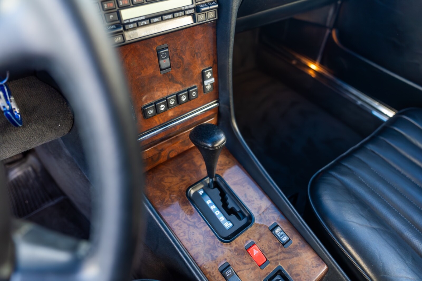 Mercedes-Benz-SL-Class-1989-Coupe-21