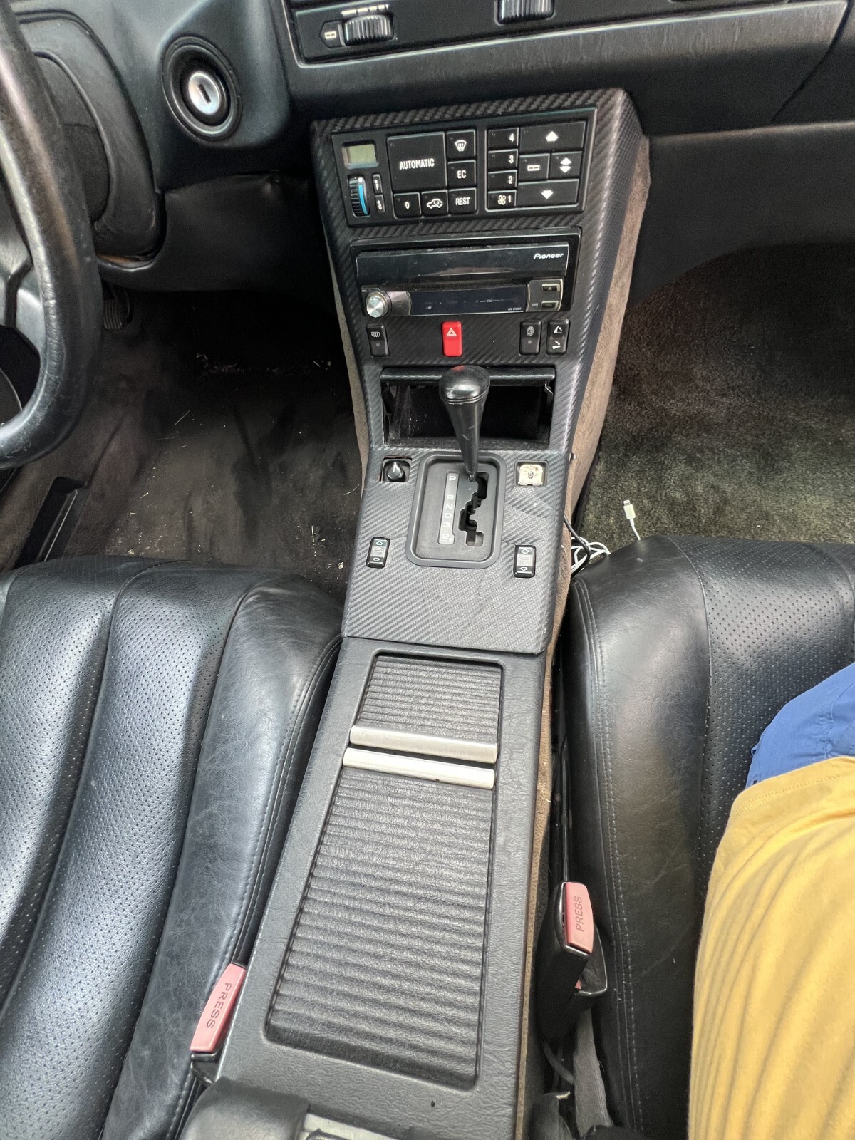 Mercedes-Benz-SL-Class-1992-Convertible-12